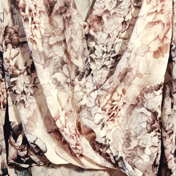 Ladies H&M Long-Sleeved Semi-Sheer Chiffon Wrap-Style Blouse - Picture 5 of 7